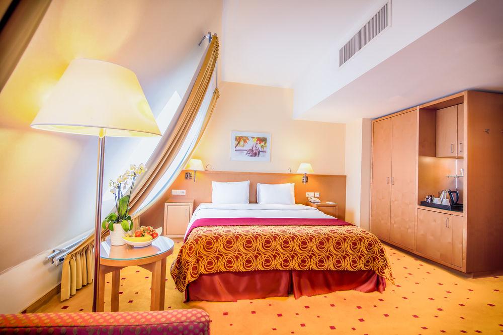 Hotel Ibercity Schoenbrunn 4*